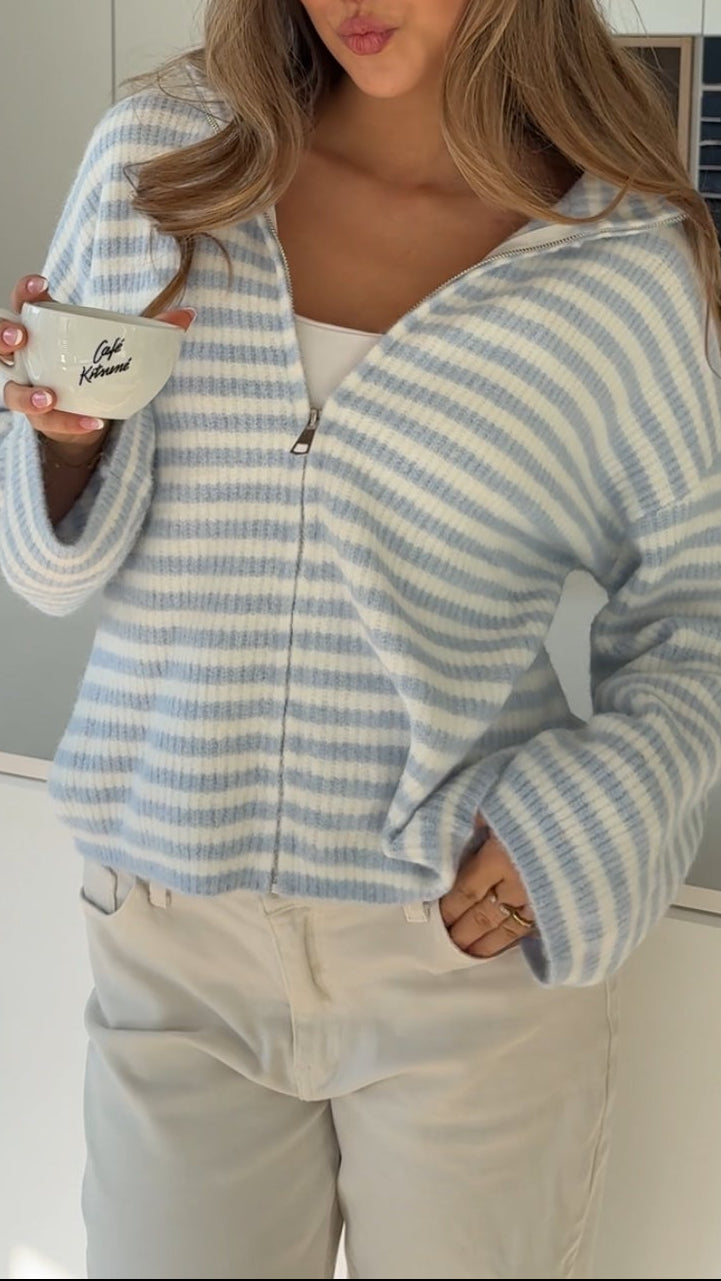 Isla | Kardigan w delikatnym błękicie – lekki i stylowy